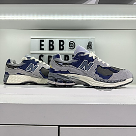 NEW BALANCE 2002R
